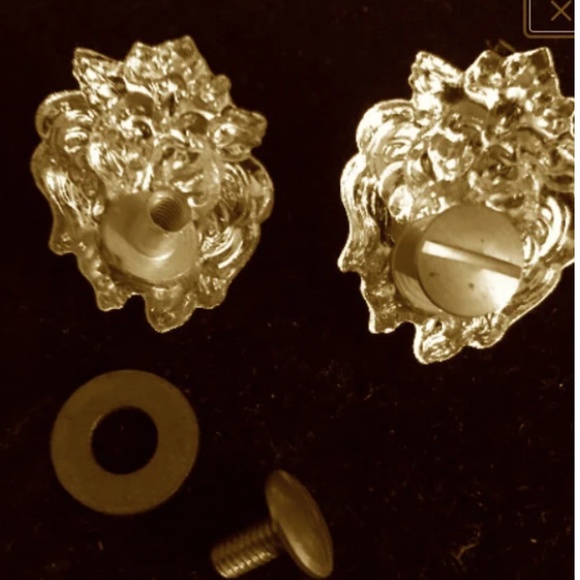 Lion cloak clasp with chain - Picture 3 of 5